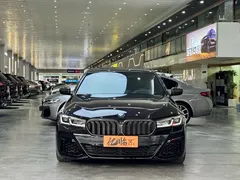 2021 BMW 5 Series 540i Fashion M Sport Package, чёрный — фото 2