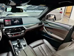 2021 BMW 5 Series 540i Fashion M Sport Package, чёрный — фото 8