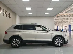 2022 Volkswagen Tiguan L 330TSI AT 2WD — фото 7