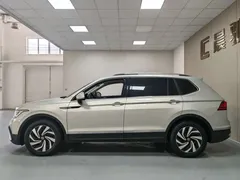 2022 Volkswagen Tiguan L 330TSI AT 2WD — фото 8