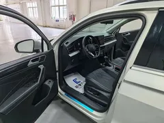 2022 Volkswagen Tiguan L 330TSI AT 2WD — фото 11