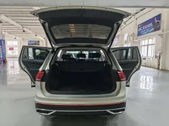 2022 Volkswagen Tiguan L 330TSI AT 2WD — фото 16