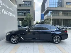 2022 BMW 5 Series 5 525Li M, чёрный — фото 3