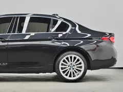 2022 BMW 5 Series 530Li, чёрный — фото 22