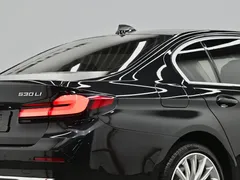 2022 BMW 5 Series 530Li, чёрный — фото 32