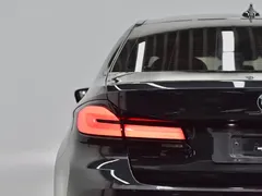 2022 BMW 5 Series 530Li, чёрный — фото 35