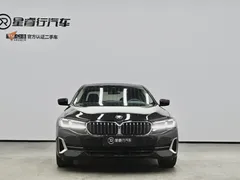 2022 BMW 5 Series 530Li, чёрный — фото 37
