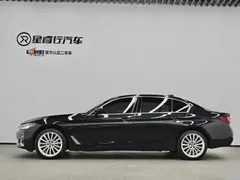 2022 BMW 5 Series 530Li, чёрный — фото 40