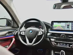 2022 BMW 5 Series 530Li, чёрный — фото 47