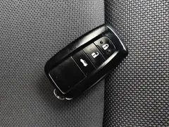 2022 Toyota Levin Hybrid 1.8H E-CVT Luxury, белый — фото 4