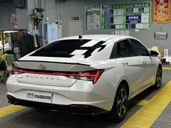 2021 Hyundai Elantra 1.5L CVT LUX Premium, белый — фото 6