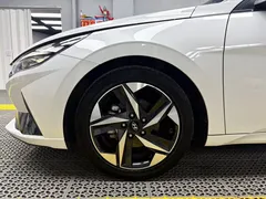 2021 Hyundai Elantra 1.5L CVT LUX Premium, белый — фото 7