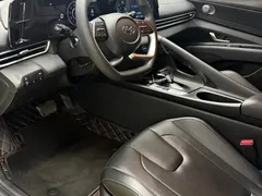 2021 Hyundai Elantra 1.5L CVT LUX Premium, белый — фото 17