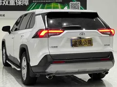2022 Toyota RAV4 2.0L CVT 2WD Fashion, белый — фото 5