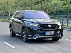 2022 Toyota Crown Kluger 2.5L HEV 4WD Premium, чёрный — фото 3