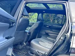 2022 Toyota Crown Kluger 2.5L HEV 4WD Premium, чёрный — фото 8