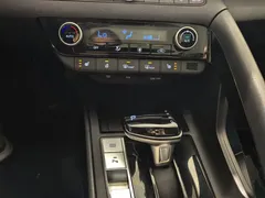 2023 Hyundai Elantra 1.5L CVT LUX Premium, белый — фото 9