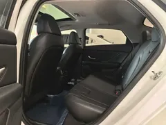 2023 Hyundai Elantra 1.5L CVT LUX Premium, белый — фото 11