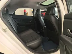2023 Hyundai Elantra 1.5L CVT LUX Premium, белый — фото 15