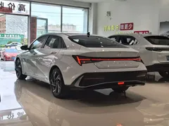 2023 Hyundai Elantra 1.5L CVT LUX Premium, белый — фото 19