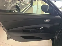 2023 Hyundai Elantra 1.5L CVT LUX Premium — фото 7
