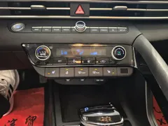 2023 Hyundai Elantra 1.5L CVT LUX Premium — фото 10