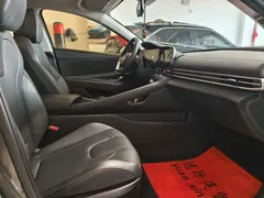 2023 Hyundai Elantra 1.5L CVT LUX Premium — фото 17