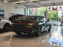 2023 Hyundai Elantra 1.5L CVT LUX Premium — фото 19