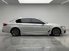 2022 BMW 5 Series 5 535Le M, белый — фото 8
