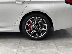 2022 BMW 5 Series 5 535Le M, белый — фото 19