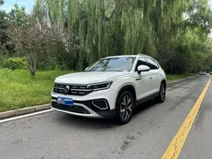2023 Volkswagen Tayron 330TSI 2WD Plus, белый — фото 1
