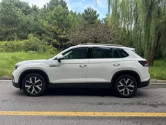 2023 Volkswagen Tayron 330TSI 2WD Plus, белый — фото 3