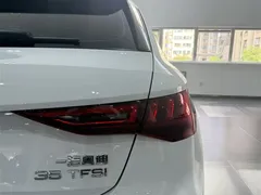 2022 Audi A3 Sportback 35 TFSI, белый — фото 12