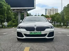 2022 BMW 5 Series 535Le M, белый — фото 2