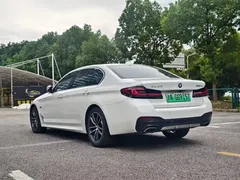 2022 BMW 5 Series 535Le M, белый — фото 8