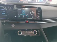 2022 Hyundai Elantra 1.5L CVT GLX Elite — фото 13