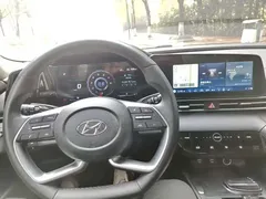 2022 Hyundai Elantra 1.5L CVT LUX Premium — фото 7