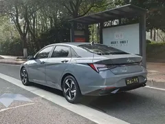 2022 Hyundai Elantra 1.5L CVT LUX Premium — фото 10