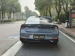 2022 Hyundai Elantra 1.5L CVT LUX Premium — фото 11