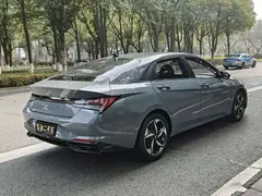 2022 Hyundai Elantra 1.5L CVT LUX Premium — фото 12