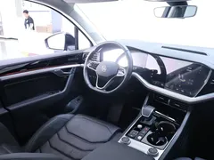 2022 Volkswagen Touareg 3.0TSI, чёрный — фото 14