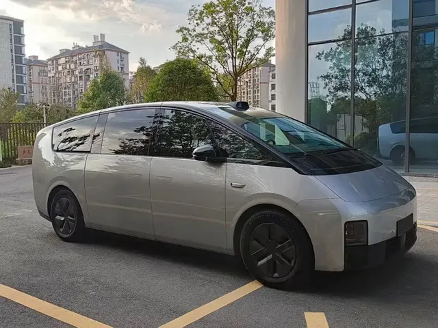 2024 Li Auto MEGA Ultra