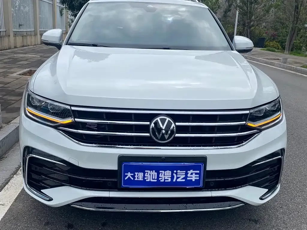 2022 Volkswagen Tiguan L 380TSI AT 4WD R-Line 7