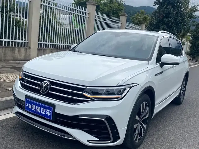 2022 Volkswagen Tiguan L 380TSI AT 4WD R-Line 7