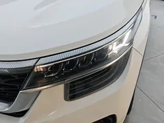 2021 Kia Seltos 1.5L CVT Trend, белый — фото 5