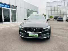 2022 Volvo XC60 B5 4WD Luxury — фото 2