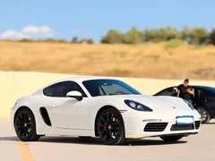 2020 Porsche 718 Cayman 2.0T, белый — фото 2