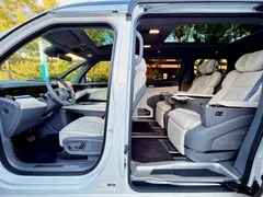 2024 Zeekr 009 6-Seat Executive 4WD 108kWh, белый — фото 10