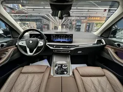 2023 BMW X7 xDrive40i, чёрный — фото 11