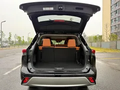 2022 Toyota Highlander 380T 4WD Premium 7, чёрный — фото 13